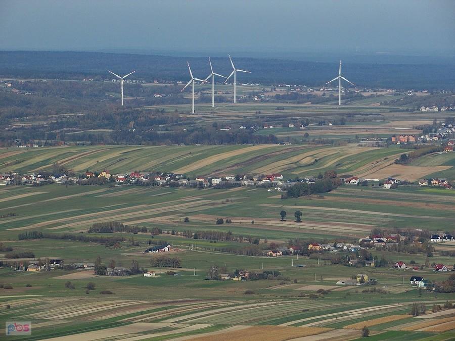 Ferma wiatrowa widok z Łysej Góry