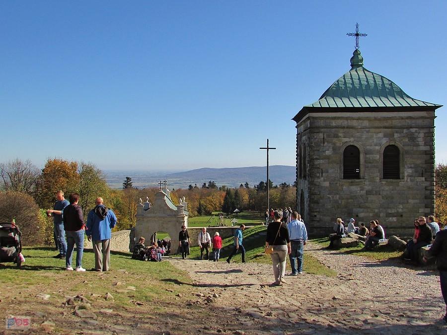 Święty Krzyż - dzwonnica i brama