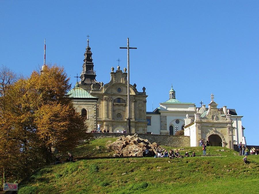 Święty Krzyż - taki widok dla tych co wspinają się od Nowej Słupi