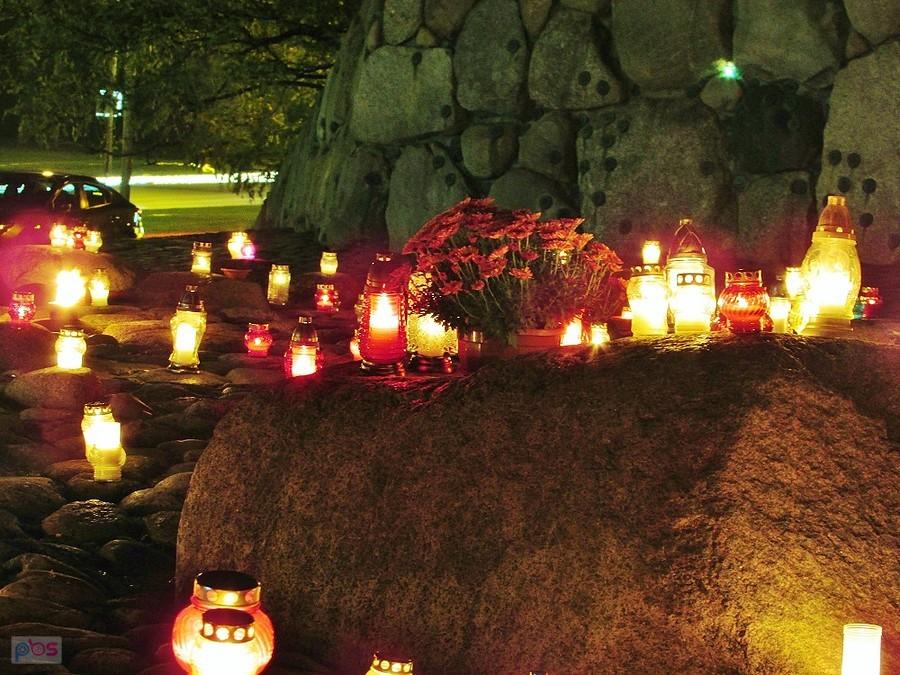 Służew - przy pomniku ofiar terroru komunistycznego