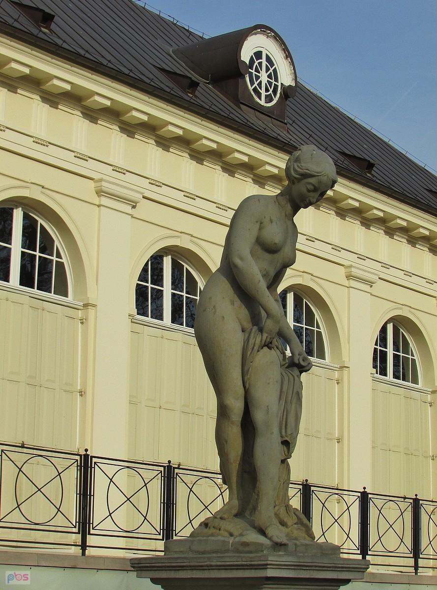 Rzeźba Wenus przy Starej Pomarańczarni