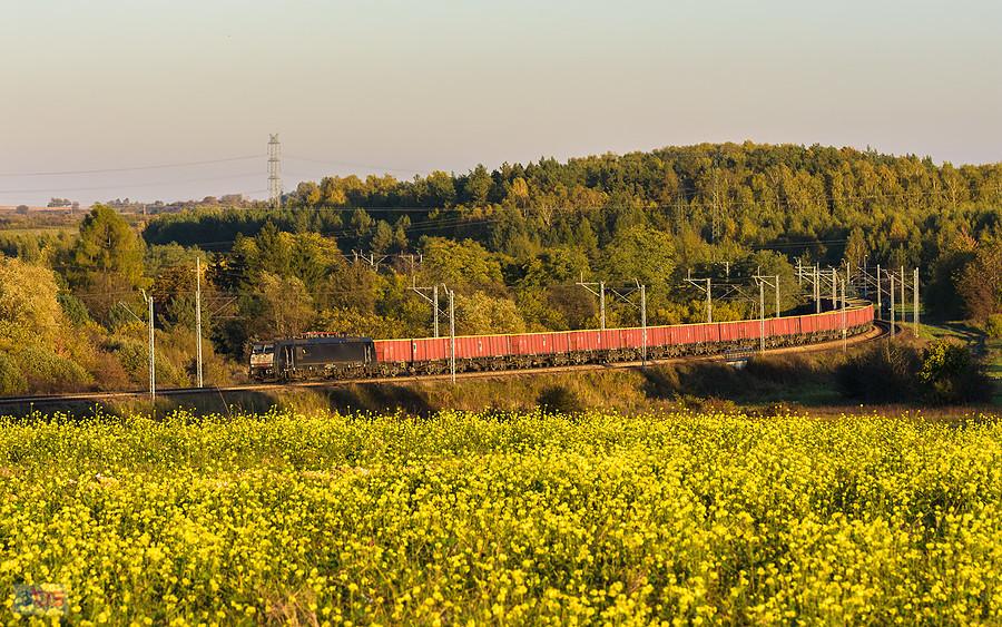 Eurosprinter E189-457 jedzie w kierunku Częstochowy szlakiem Turów - podg. Kucelinka, mijając Turów.