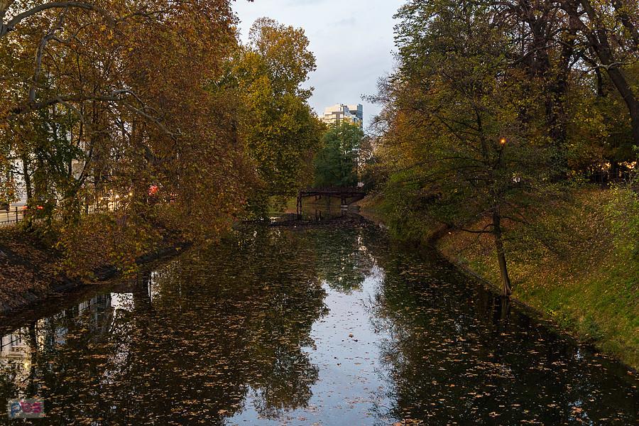 Tutaj już zaczęło się zwiedzanie z rowerem - Fosa Miejska obok Bulwaru Tadka Jasińskiego - Wrocław