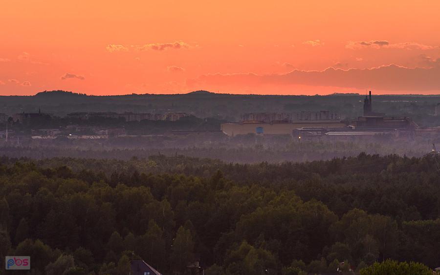 Tuż po zachodzie słońca - widok w kierunku Częstochowy ze skałek w Olsztynie