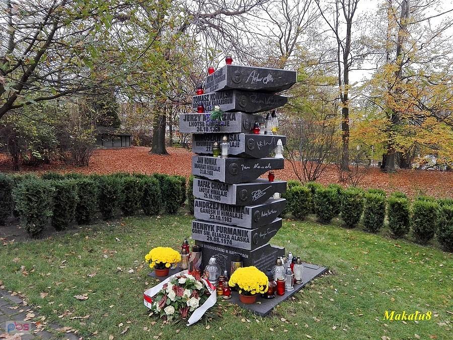 Pomnik tragicznie zmarłych członków Klubu Wysokogórskiego w Katowicach.