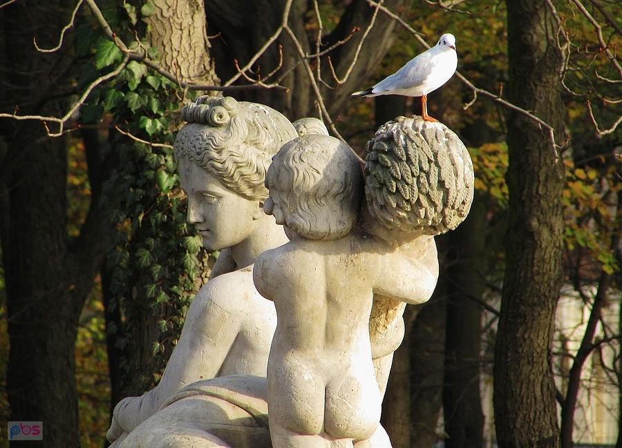 Rzeźba Wisła przed Pałacem na Wyspie