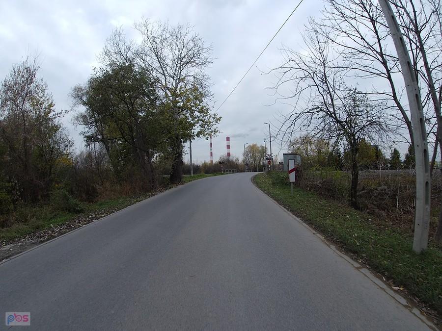 Kominy EC Żerań widziane z Kobylańskiej w Wilanowie