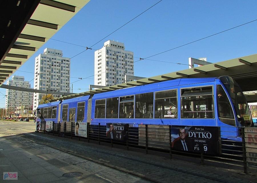 Szesnastka na przystanku Plac Grunwaldzki