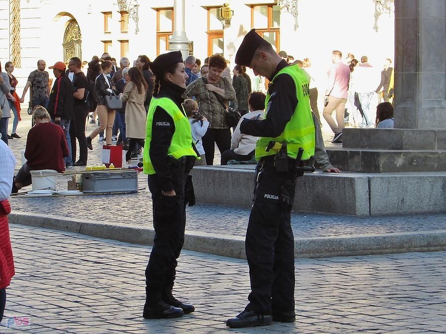 Ładna pani policjantka
