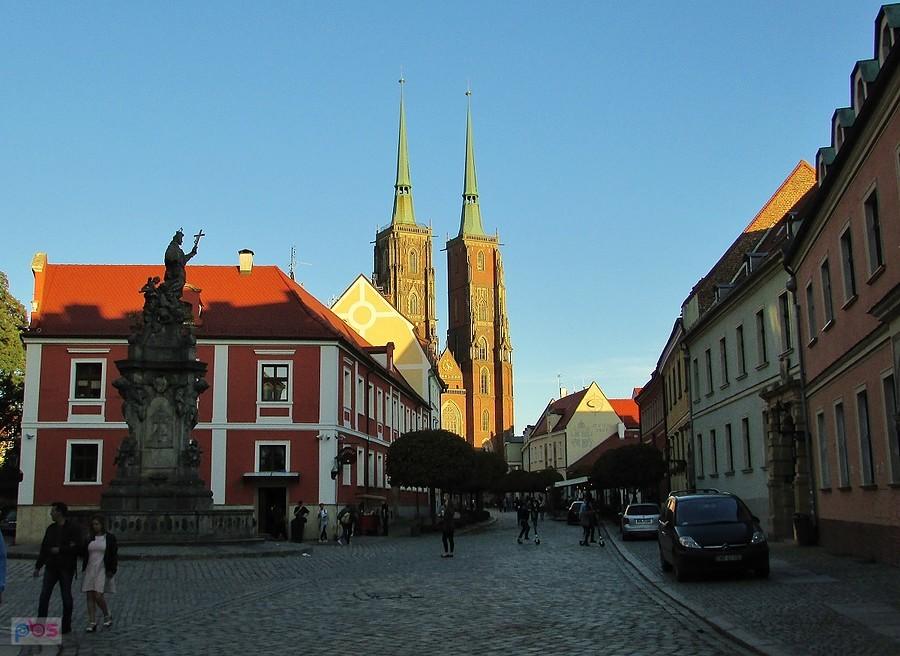 Wrocław - widok z placu Kościelnego na katedrę św. Jana Chrzciciela