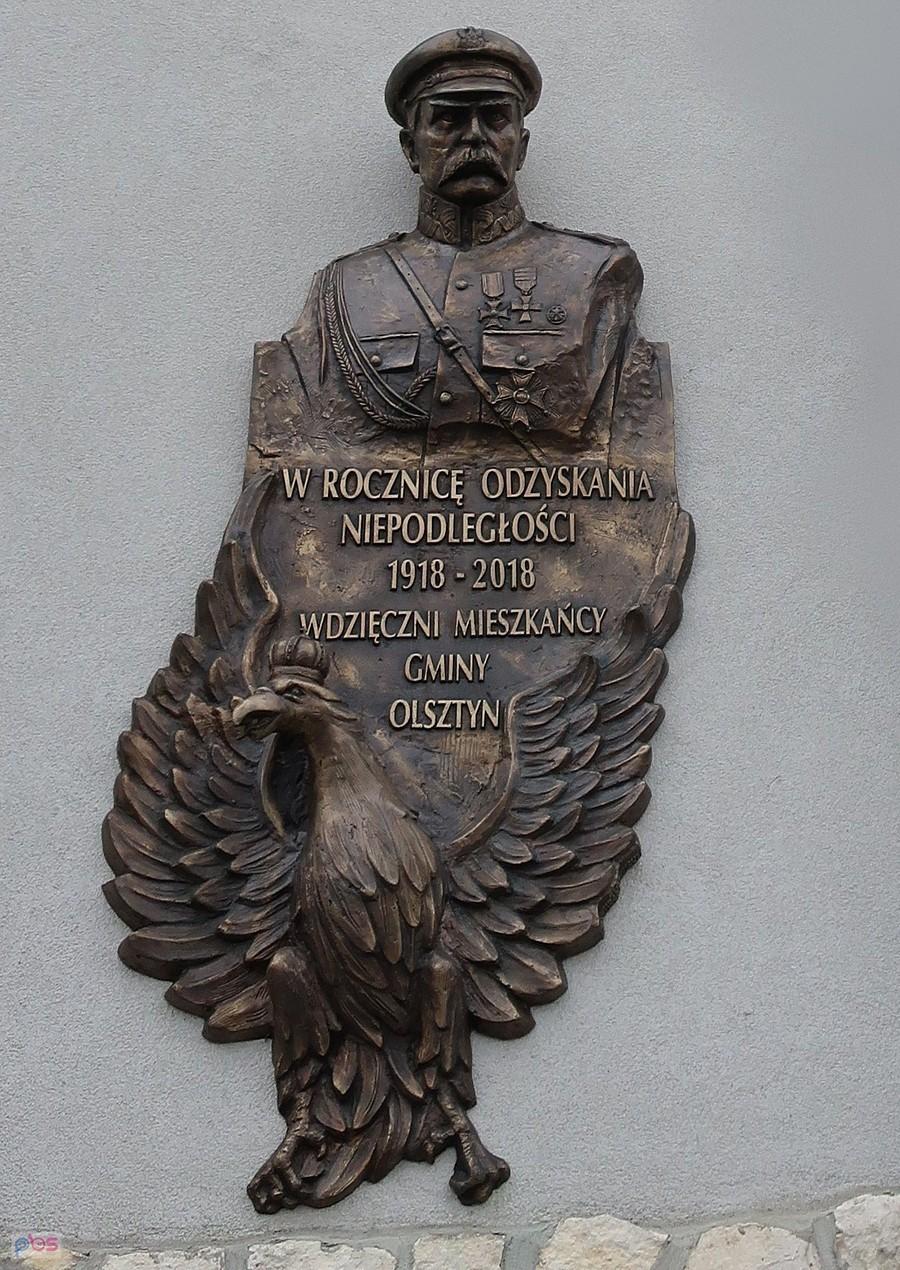 Na fasadzie biblioteki w Olsztynie