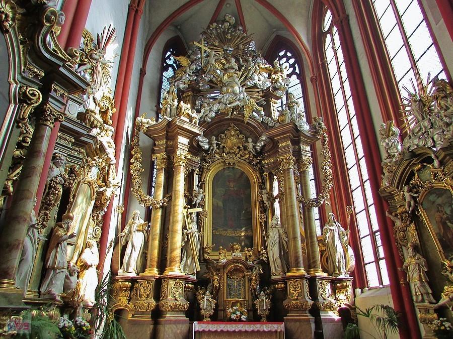 Trzebnica - ołtarz w kaplicy św. Jadwigi