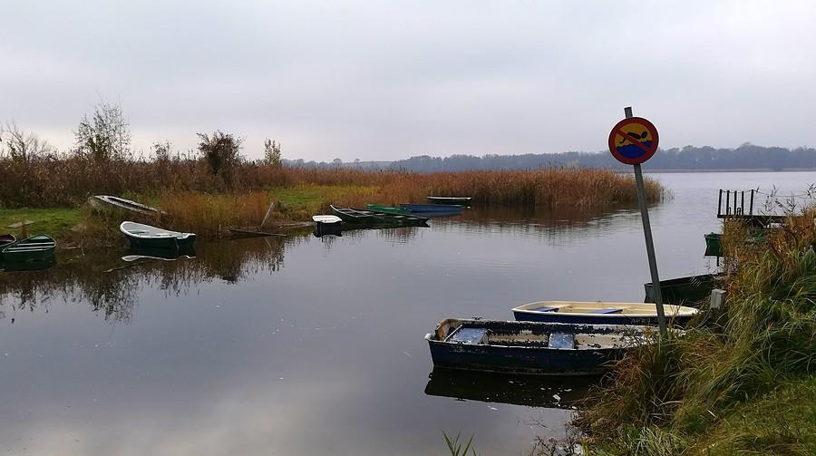 Łodzie, obskurnie, acz klimatycznie, Jezioro Niepruszewskie