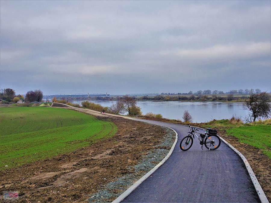 Jesień na rowerze... Wiślana Trasa Rowerowa R9.