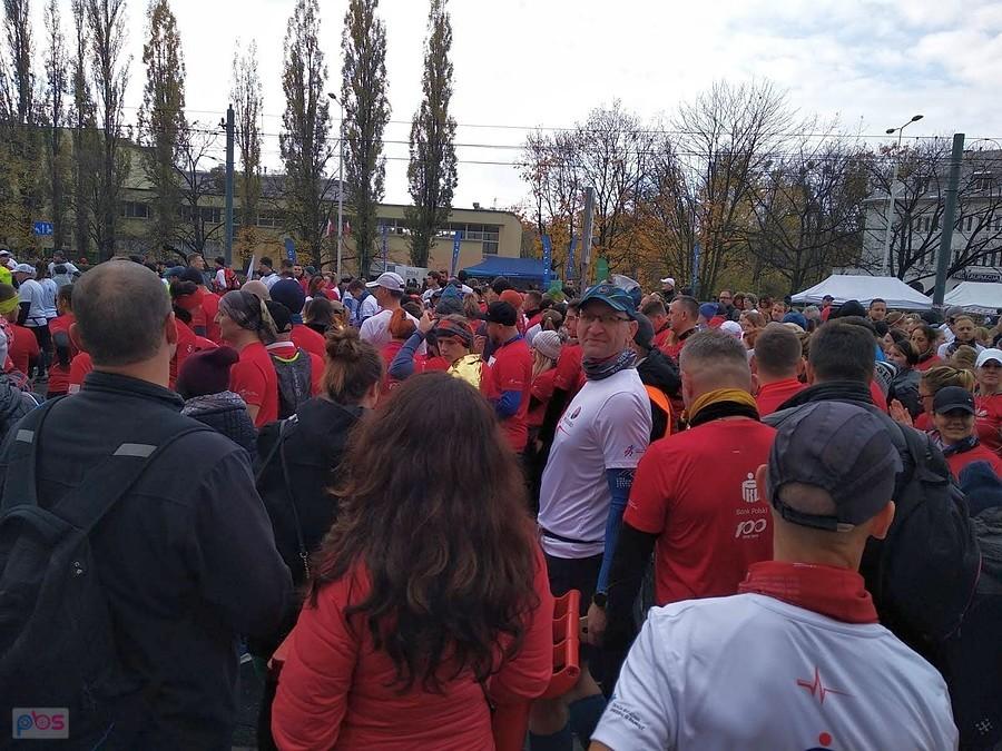 Muszę przecisnąć się do białych