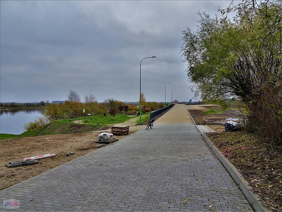 Jesień na rowerze... Wiślana Trasa Rowerowa R9. Częściowo jeszcze w budowie.