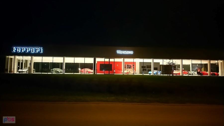 Salon Ferrari na Wirażowej