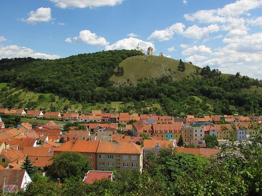 Mikulov - widok z Kozího Hrádku na Svatý kopeček