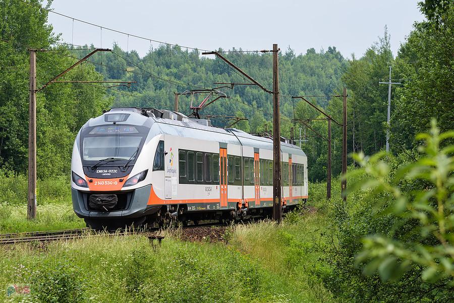 EN63A-022 jako poc. osobowy Regio 20302 relacji: Kielce - Skarżysko-Kamienna minął posterunek odstępowy Ostojów. Szlak: Zagnańsk - Łączna, linia D29-8.