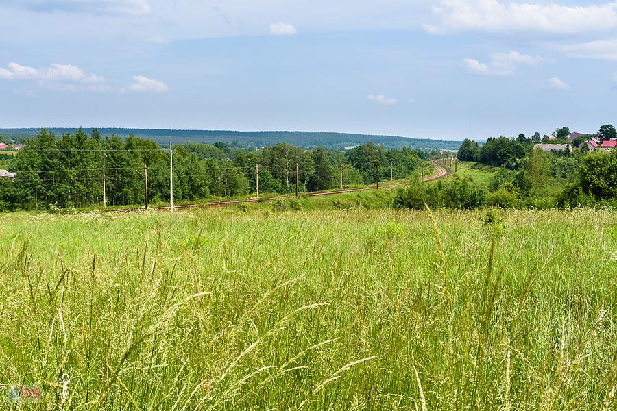 Widok na linię kolejową D29-8 w miejscowości Jęgrzna - szlak: Zagnańsk - Łączna.