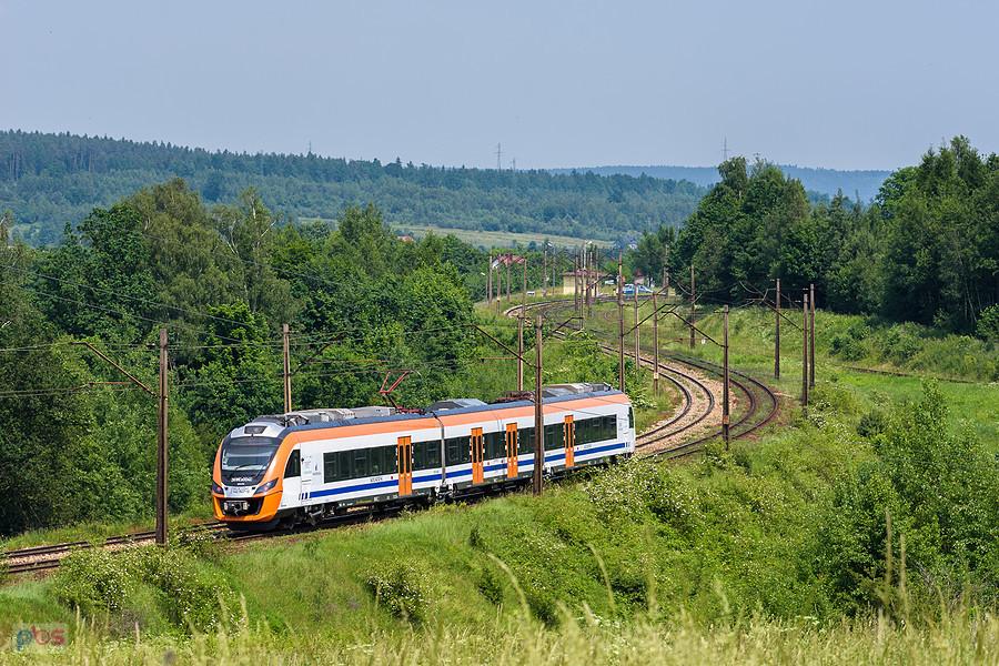36WEa-004 jako poc. Regio 32312/3 (Kraków Główny - Ostrowiec Świętokrzyski) jedzie szlakiem: Zagnańsk - Łączna, mijając miejscowość Jęgrzna, linia D29-8.