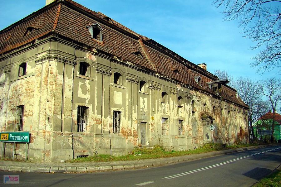 Dawny budynek folwarczny w Chocianowie