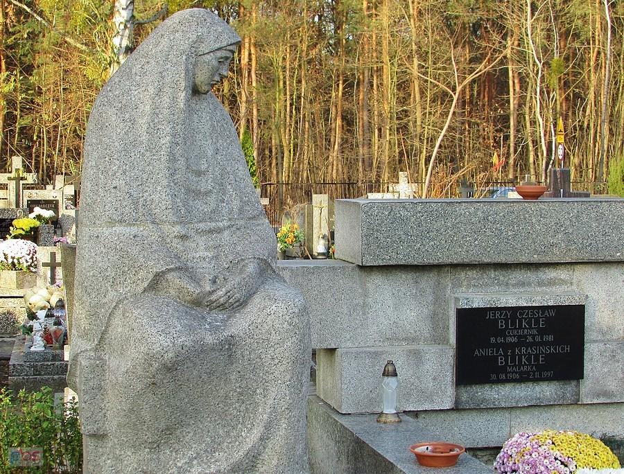 Grób Jerzego Czesława Blikle wnuka założyciela znanej dynastii cukierników i jego żony Anieli z domu Krasińskiej