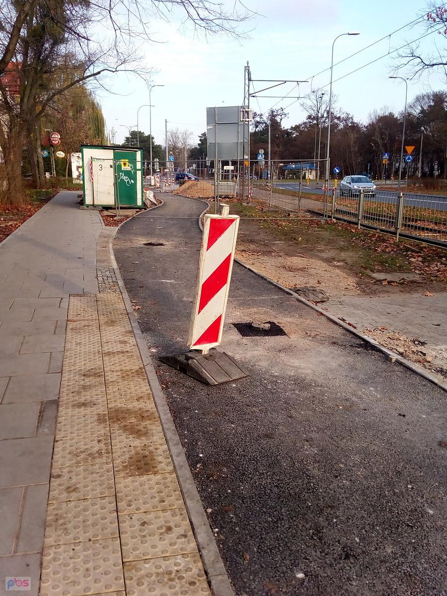 Pierwsza warstwa asfaltu na nowej ddr