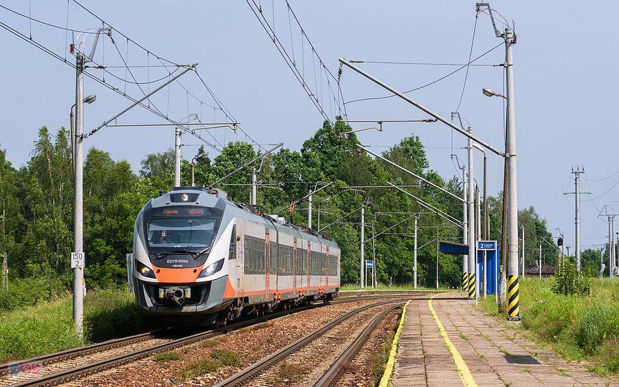 ED78-029 jako poc. Regio 23314/5 relacji|: Ostrowiec Świętokrzyski - Kraków Główny odjeżdża z po. Suchedniów Północny. Szlak: Skarżysko-Kamienna - Suchedniów, linia D29-8.