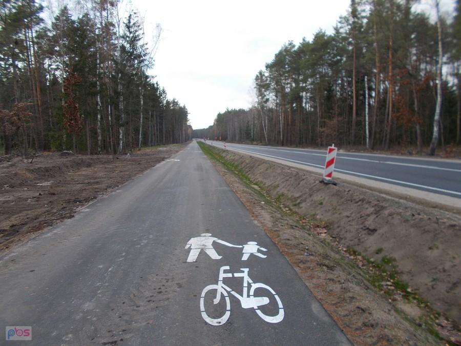 Nowo wybudowana ścieżka rowerowa przy obwodnicy Szprotawka, w kierunku Piotrowic
