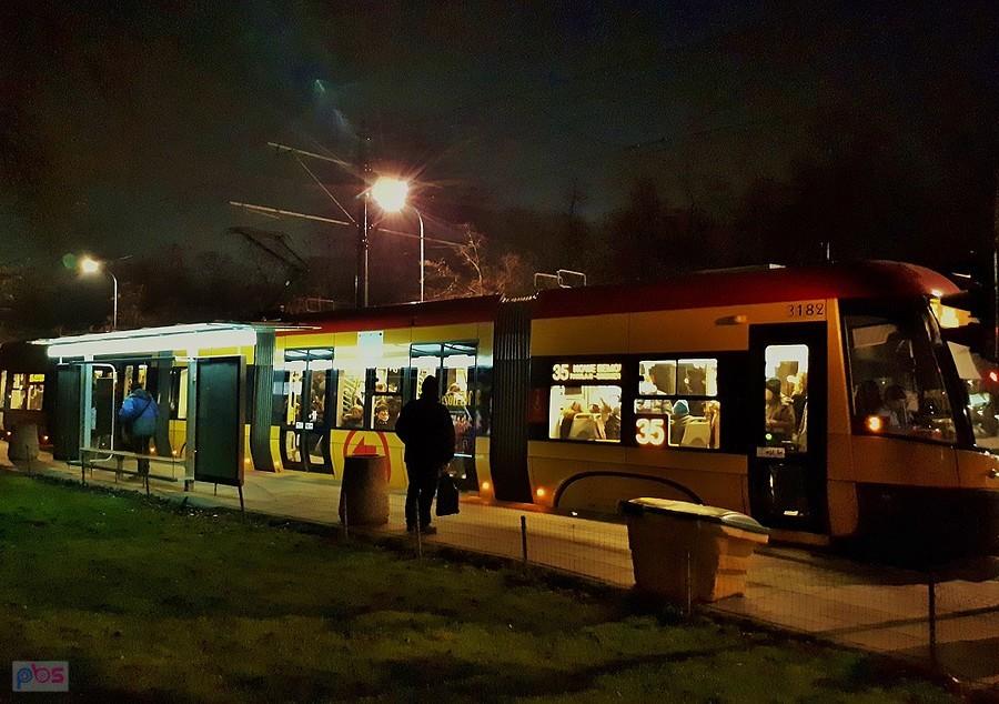 Trzydzieści pięć na przystanku Muranów