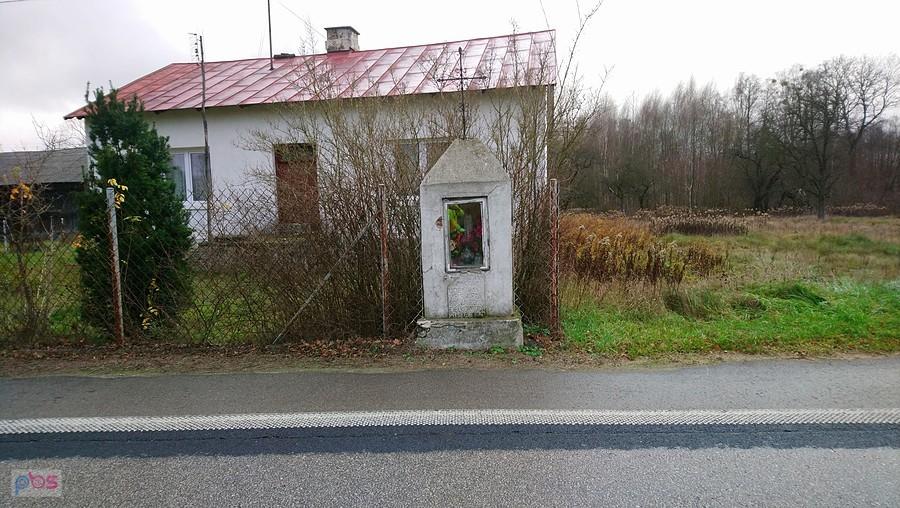 Stareńka kapliczka w przysiółku Truskawka