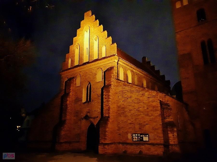 Fronton kościoła Nawiedzenia NMP