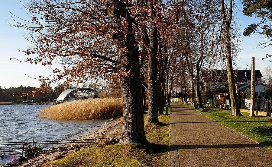 Promenada nad jeziorem Miedwie