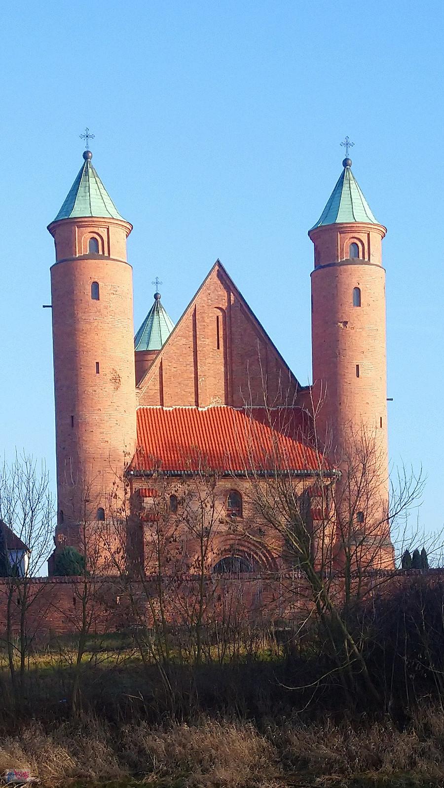 Kościół obronny, Brochów