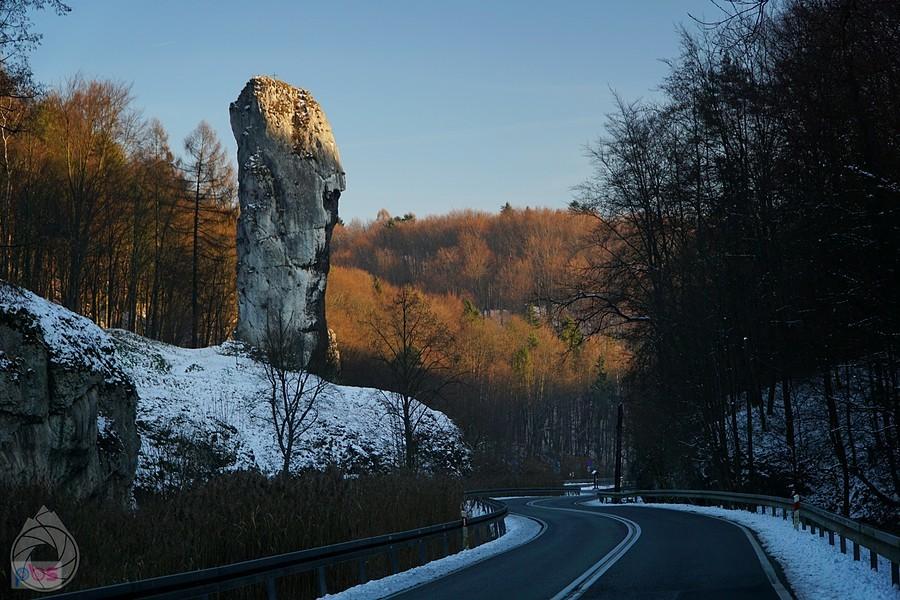 Maczuga pilnuje drogi pod zamek