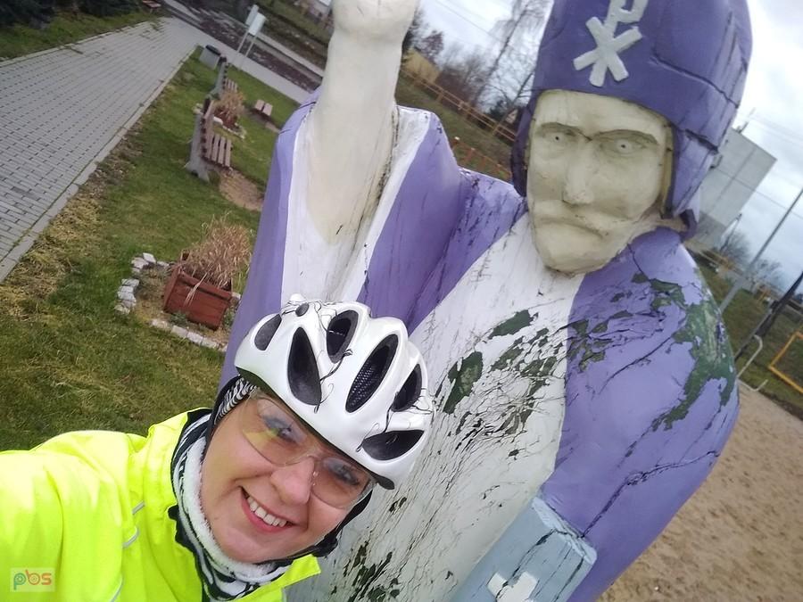 Selfie z rzeźbą w Kociewiu
