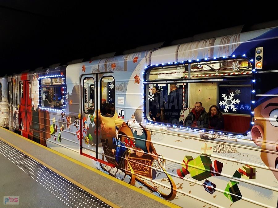 Świąteczny wagonik metra