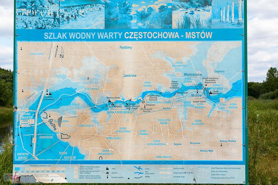 Tablica informacyjna stojąca przy Warcie