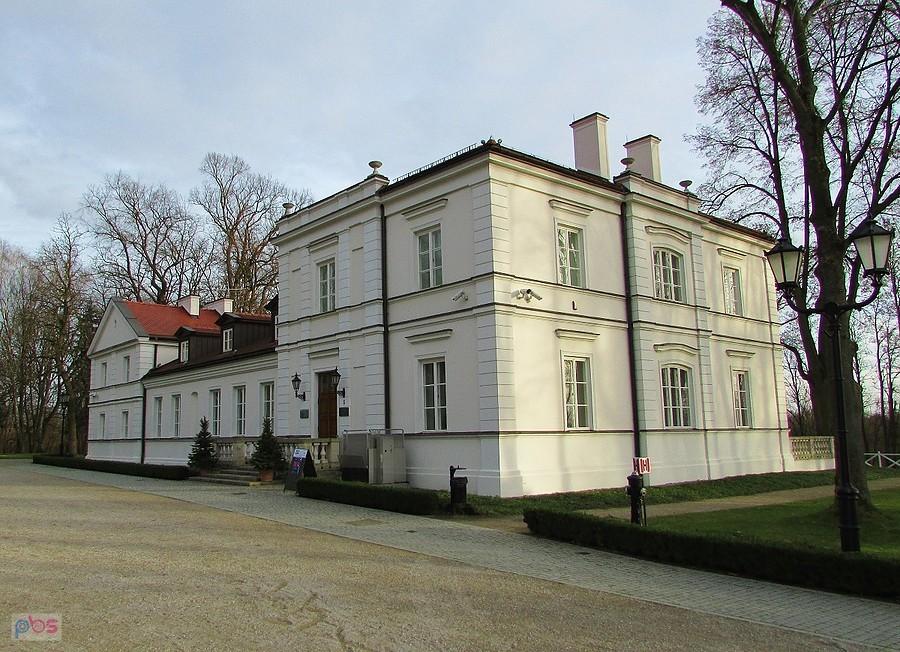 Pałac Pułaskich w Winiarach