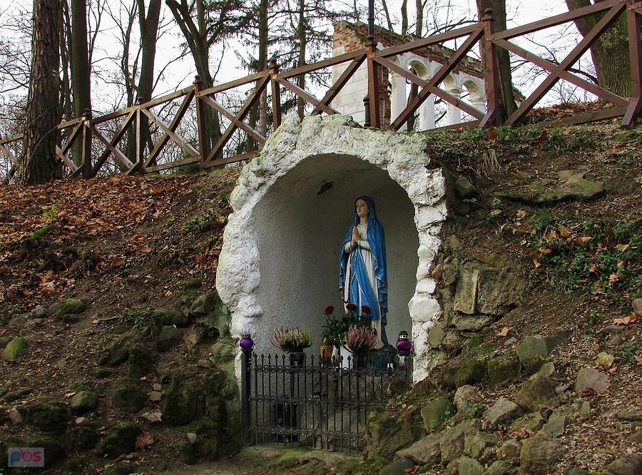 Winiary - grota w figurą Matki Boskiej