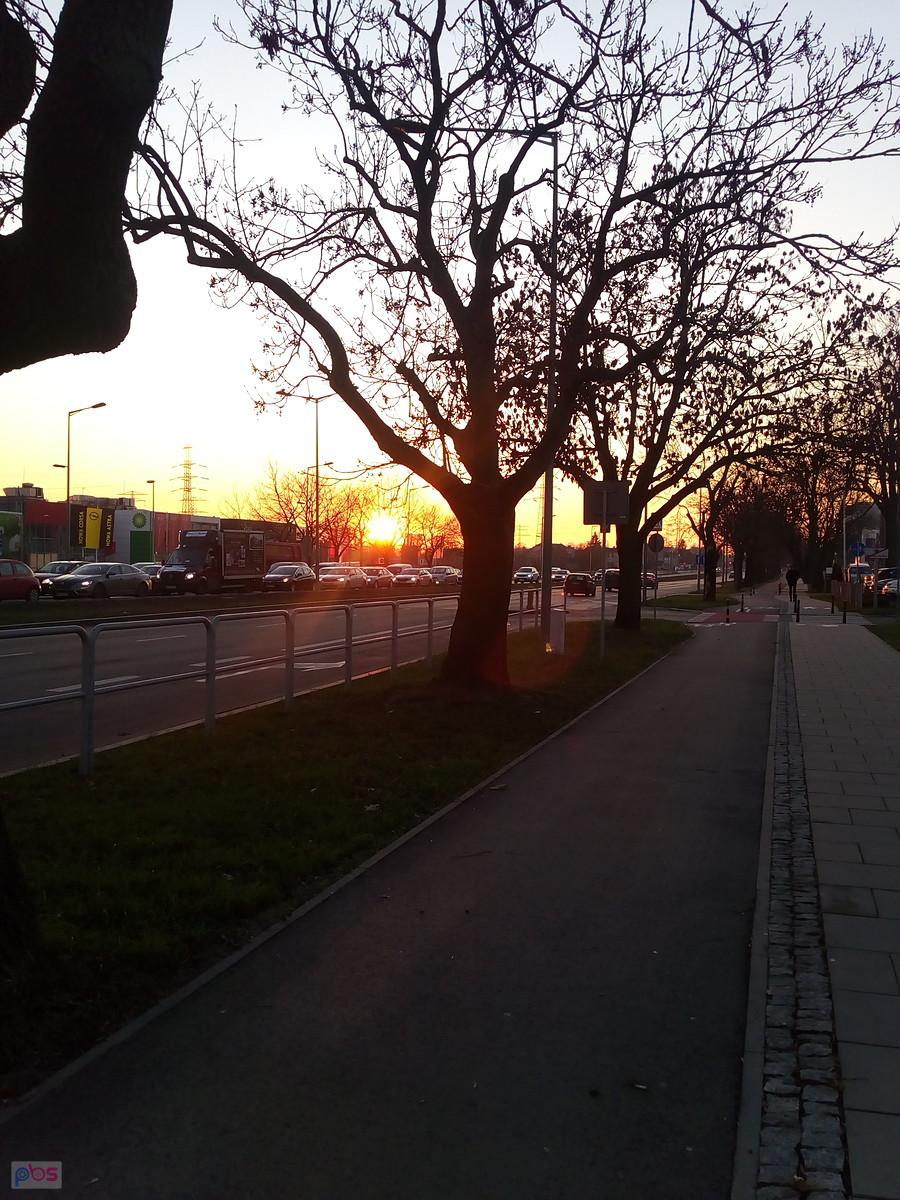 Zachodzące słońce