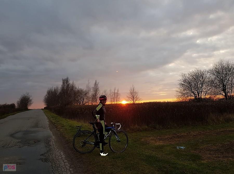 Tym razem to ja na tle zachodzącego słońca