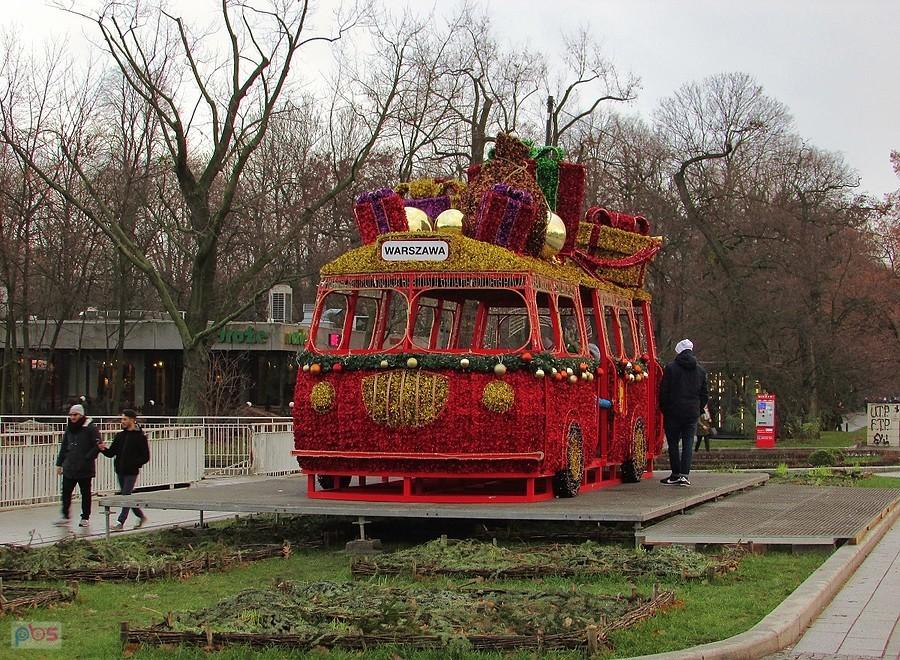 Trolejbus świąteczny na placu Na Rozdrożu