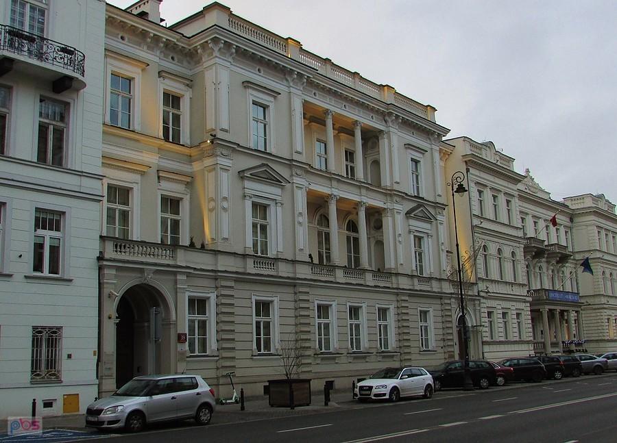 Pałac Karnickich i w głębi pałac Ignacego Bernsteina