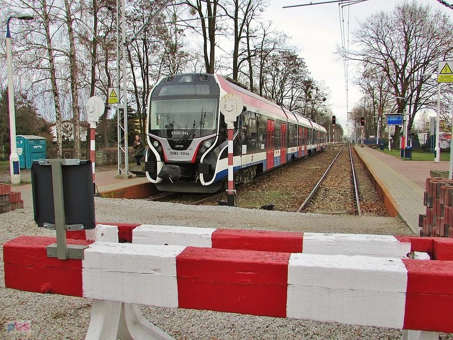 WKD ma 6 takich zespołów wyprodukowanych przez Newag z Nowego Sącza
