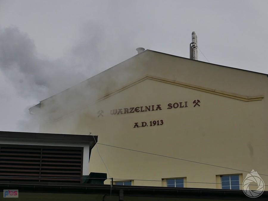 w Wieliczce sól warzą
