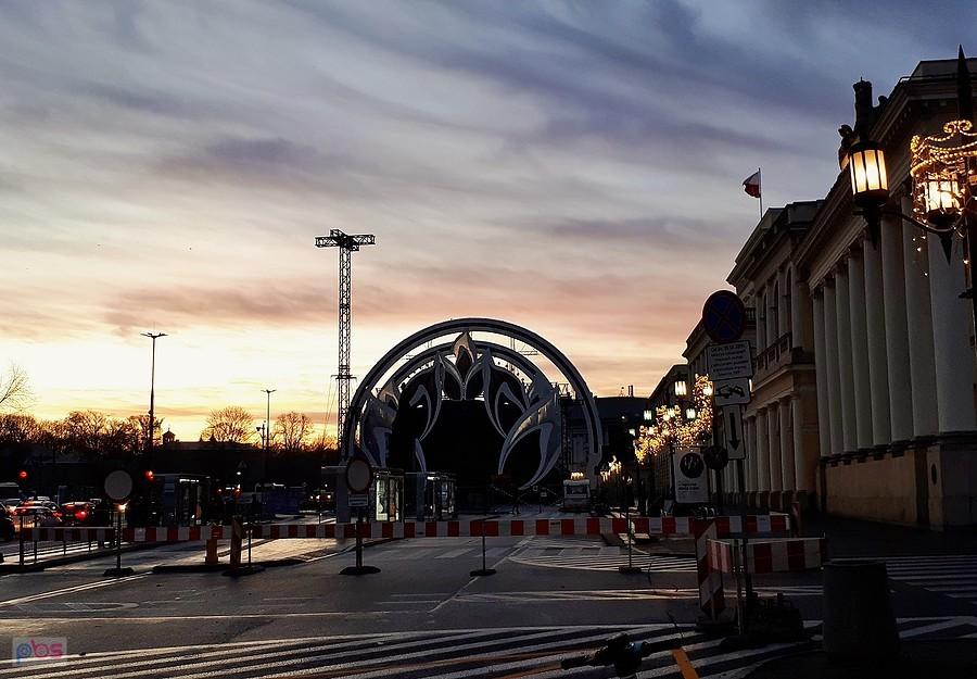 Budowa sceny sylwestrowej na pl. Bankowym