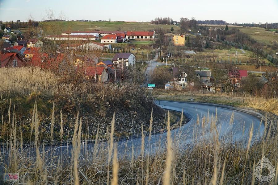 serpentynka stromego i ślisskiego zjazdu do Paczółtowic