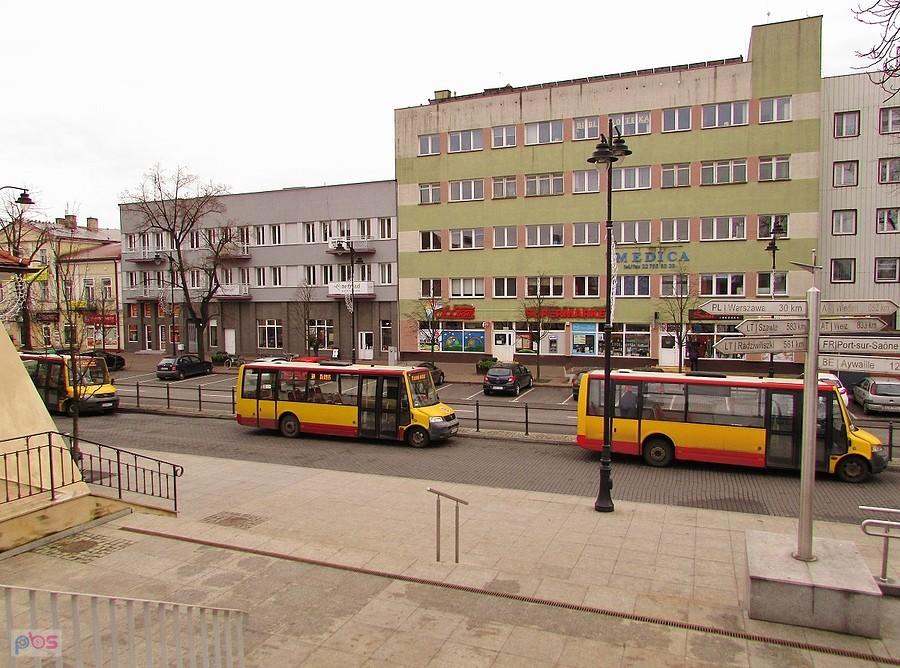 Grodzisk Mazowiecki - autobusy połączeń lokalnych przed dworcem PKP